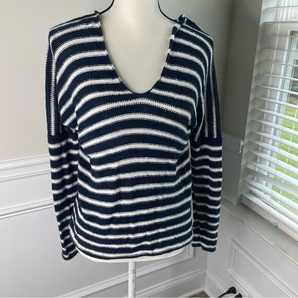 Vince striped linen blue V neck sweater‎ size small - Picture 2 of 7
